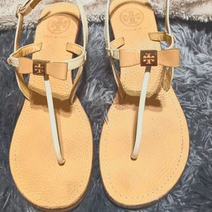{EUC} Tory Burch t-strap sandals